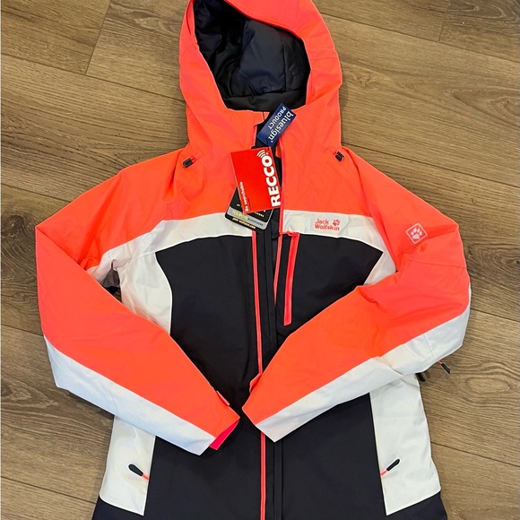 Women’s Jack Wolfskin Snow Jacket - Picture 2 of 7